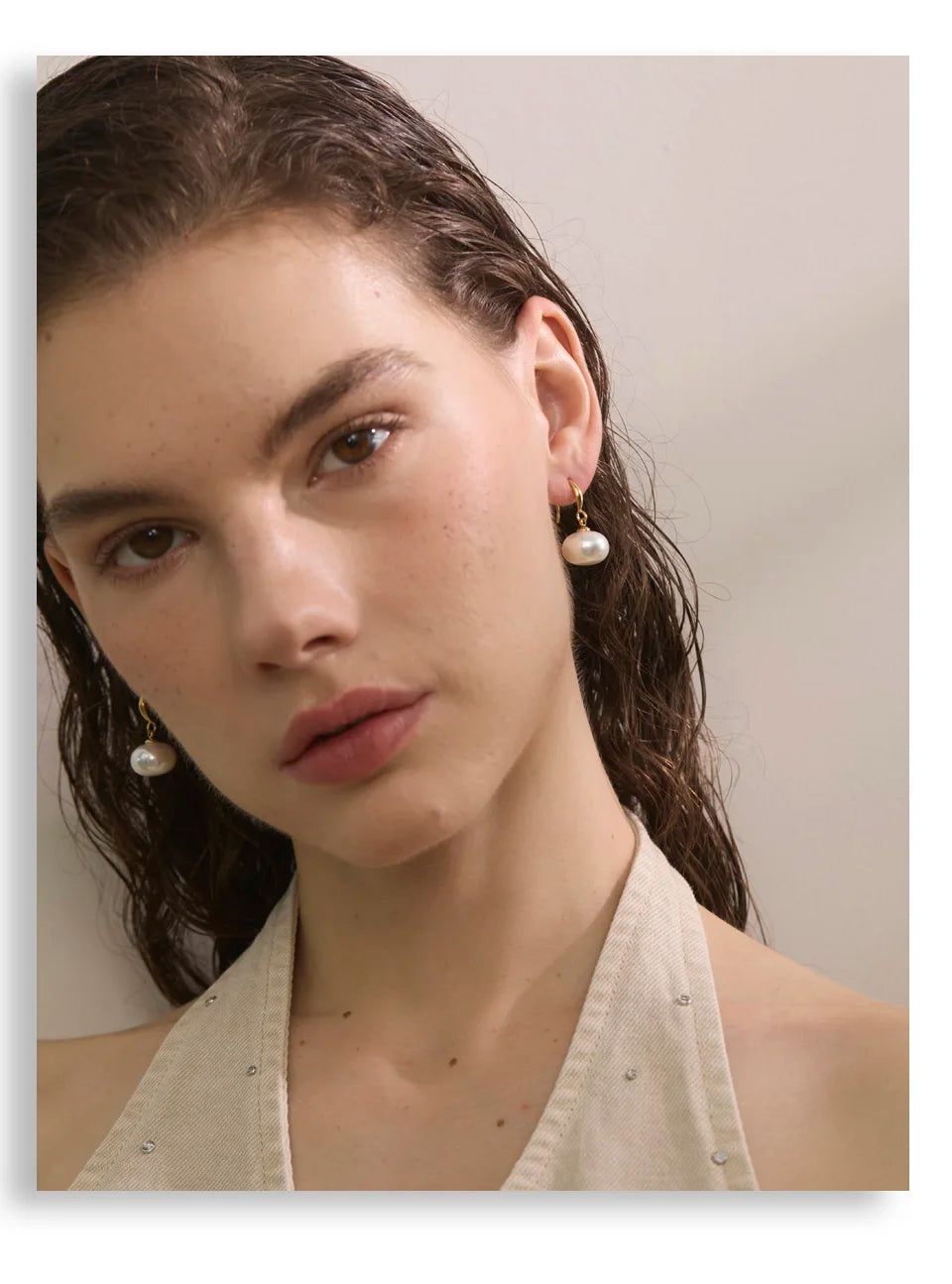 Pearl geometric earrings in gold-plated stainless steel with pearl.