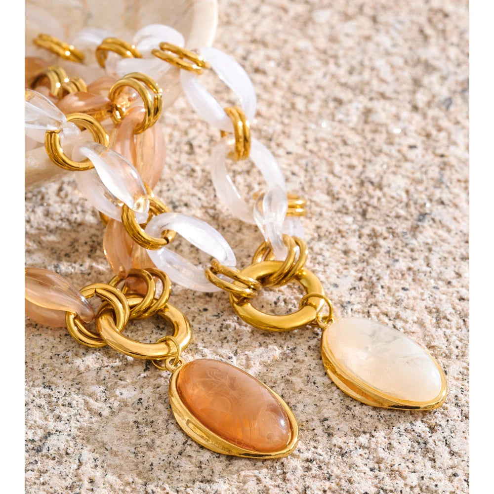Resin acrylic geometric necklace in gold-plated stainless steel with resin and acrylic.