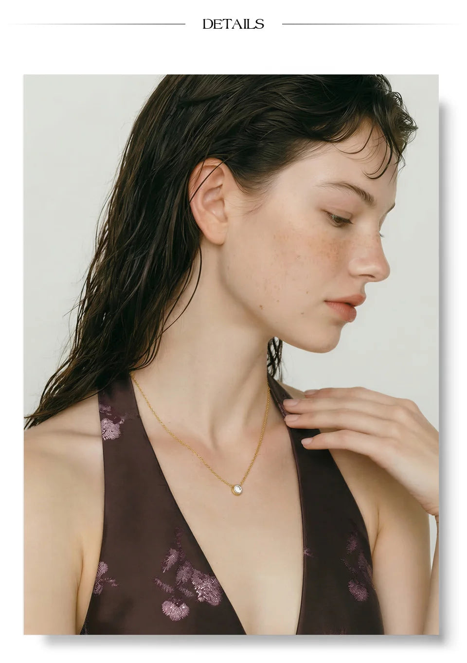 Cubic zirconia geometric necklace in gold-plated stainless steel with cubic zirconia.