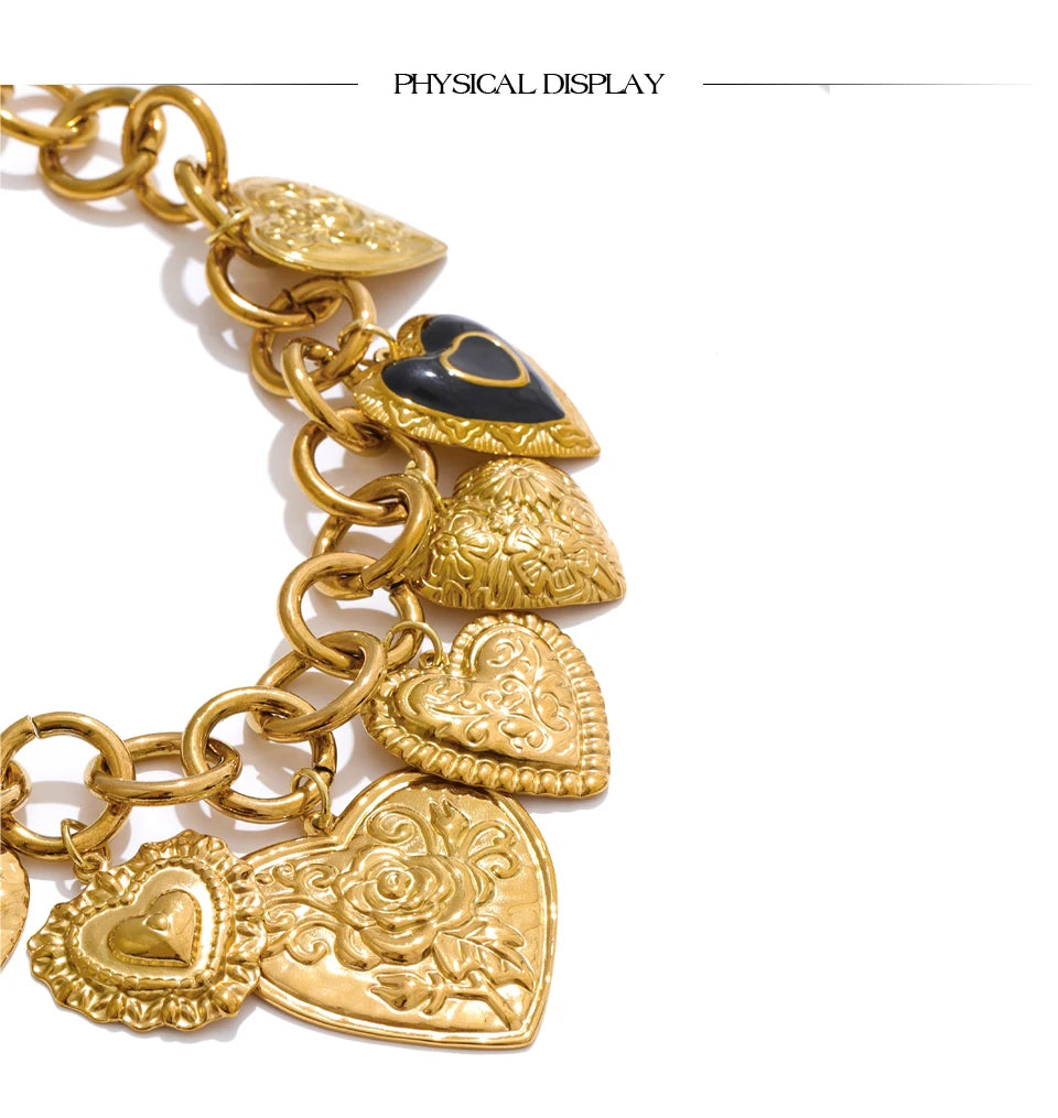 Heart necklace in gold-plated stainless steel.