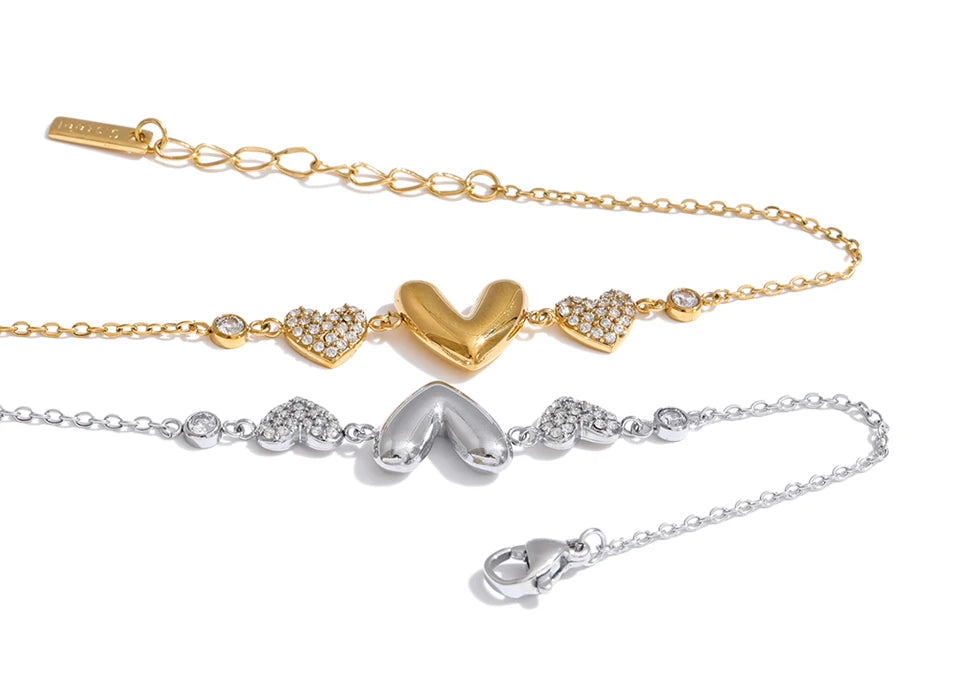 Cubic zirconia heart necklace in gold-plated stainless steel with cubic zirconia.