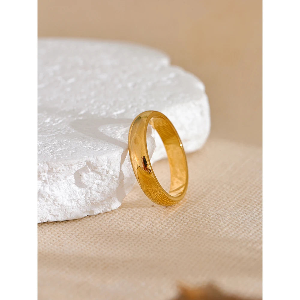 Geometric ring in 18K gold-plated stainless steel.