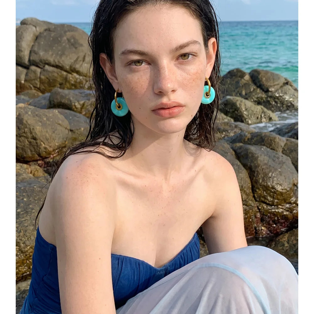 Resin acrylic geometric earrings in gold-plated stainless steel with resin and acrylic.