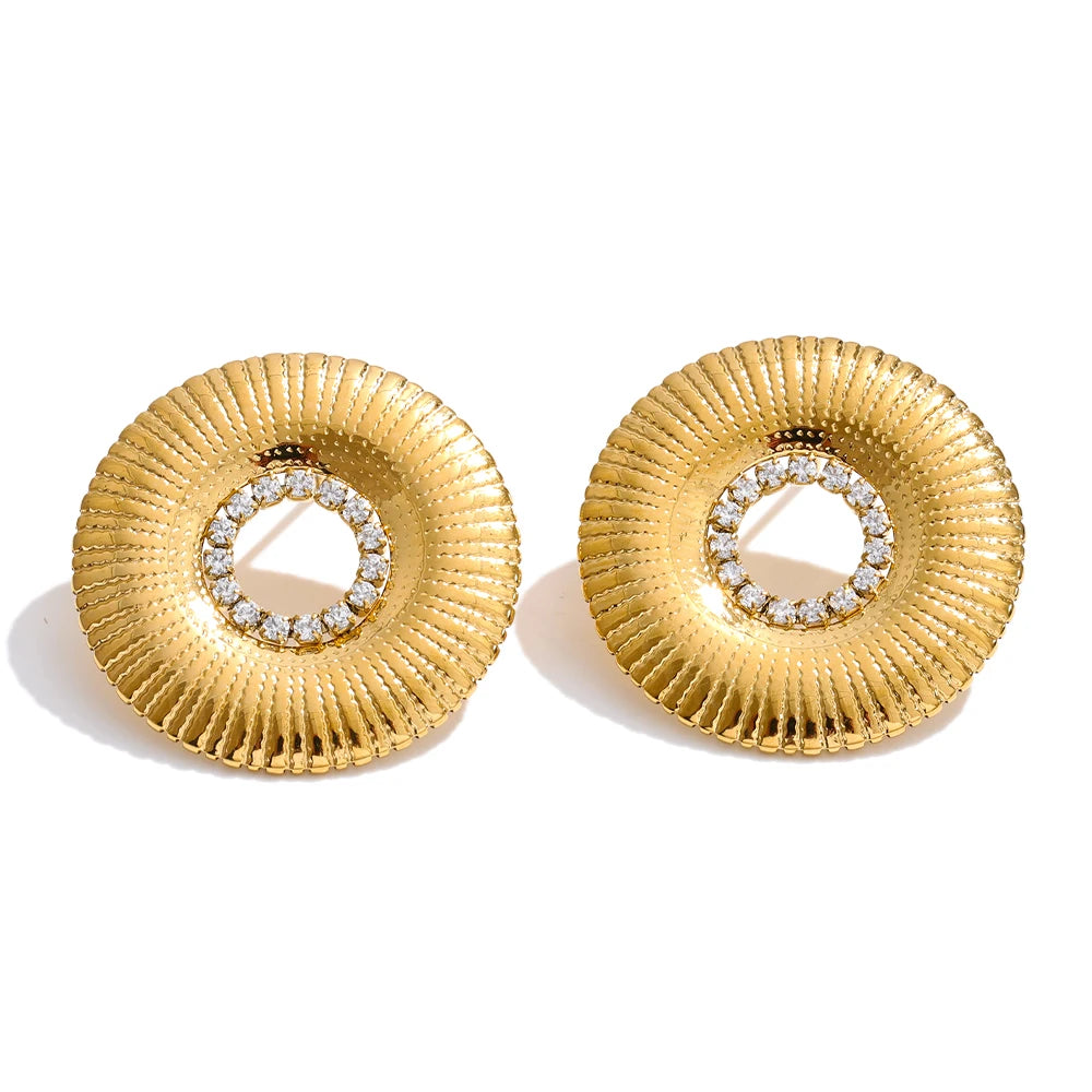 Cubic zirconia geometric earrings in gold-plated stainless steel with cubic zirconia.