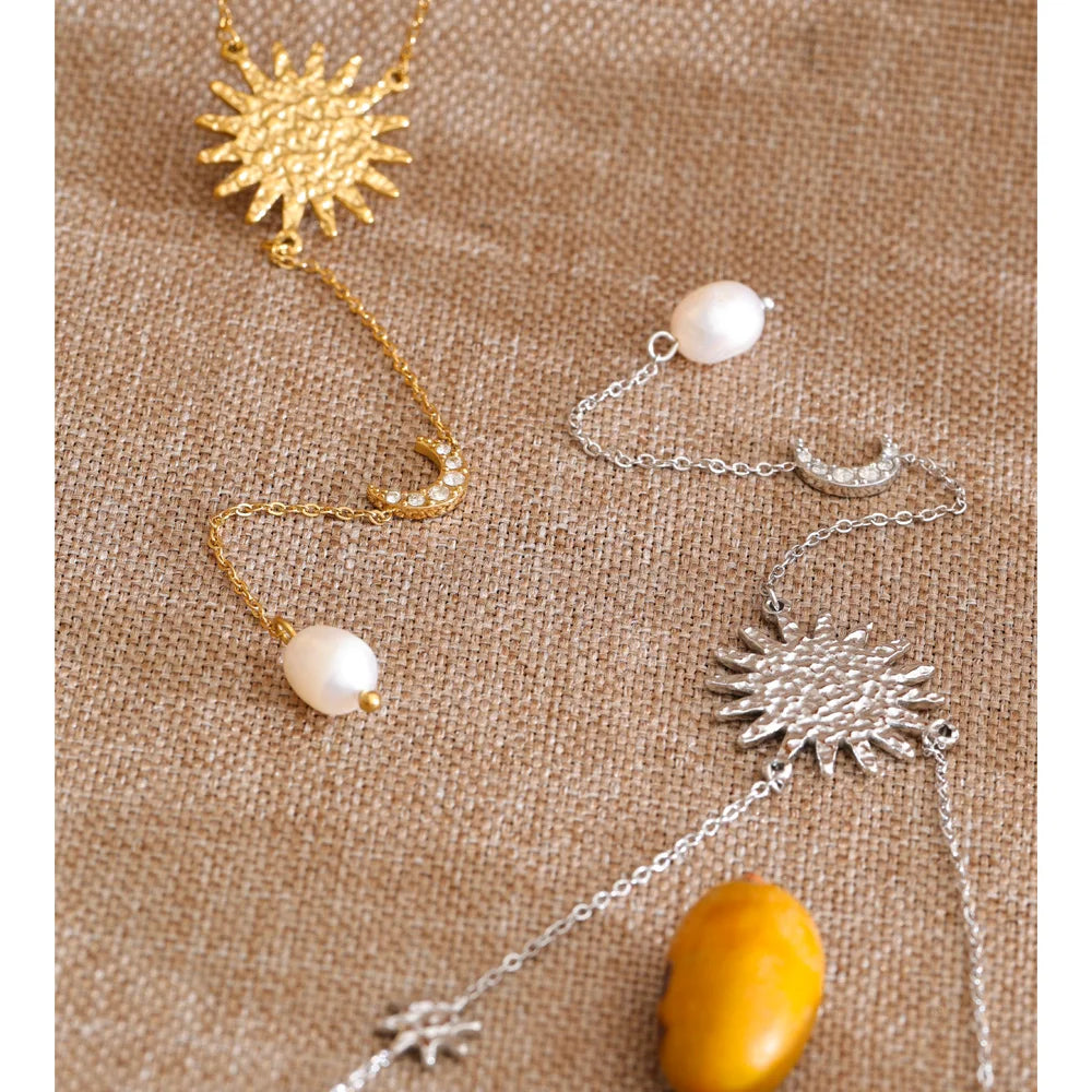 Cubic zirconia freshwater pearl heart necklace in gold-plated stainless steel with freshwater pearl and cubic zirconia.