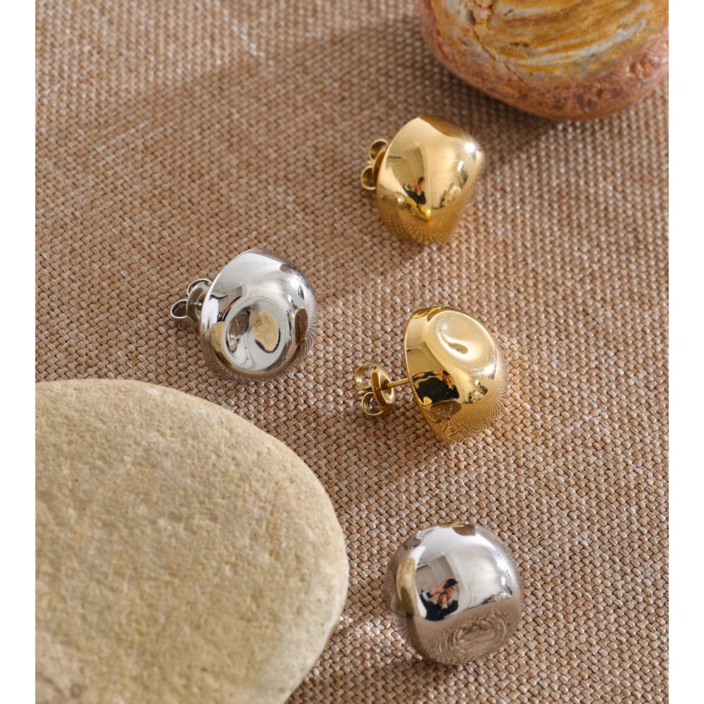 Geometric earrings in gold-plated stainless steel.