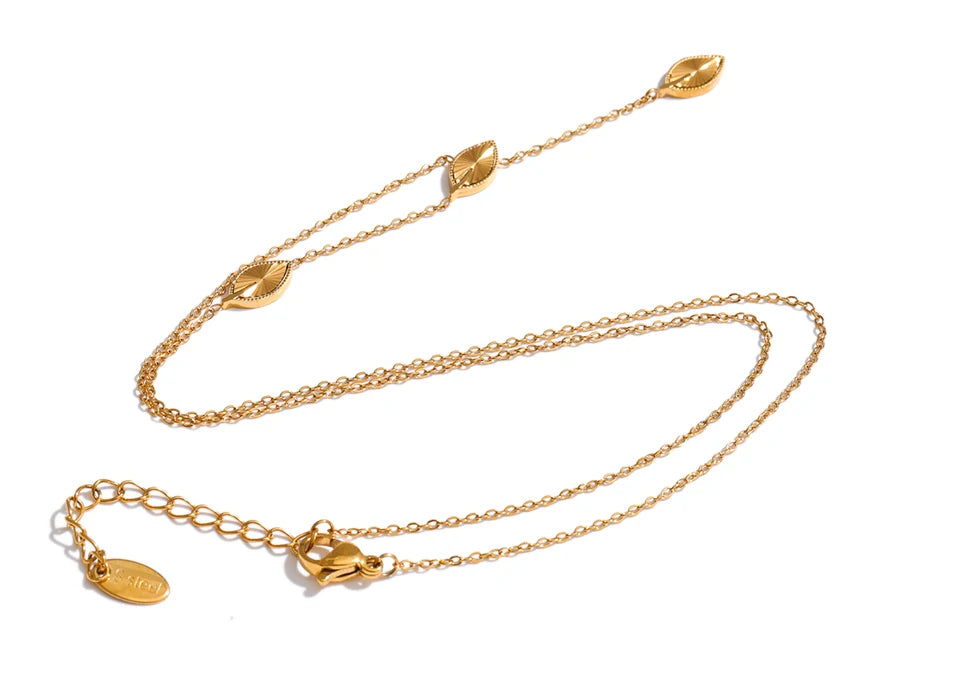 Chain necklace in gold-plated stainless steel.
