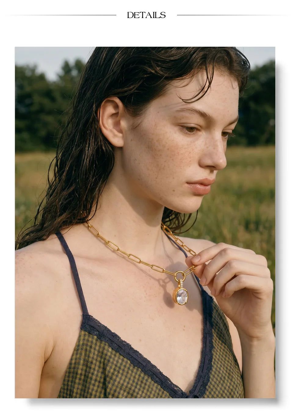 Cubic zirconia geometric necklace in gold-plated stainless steel with cubic zirconia.