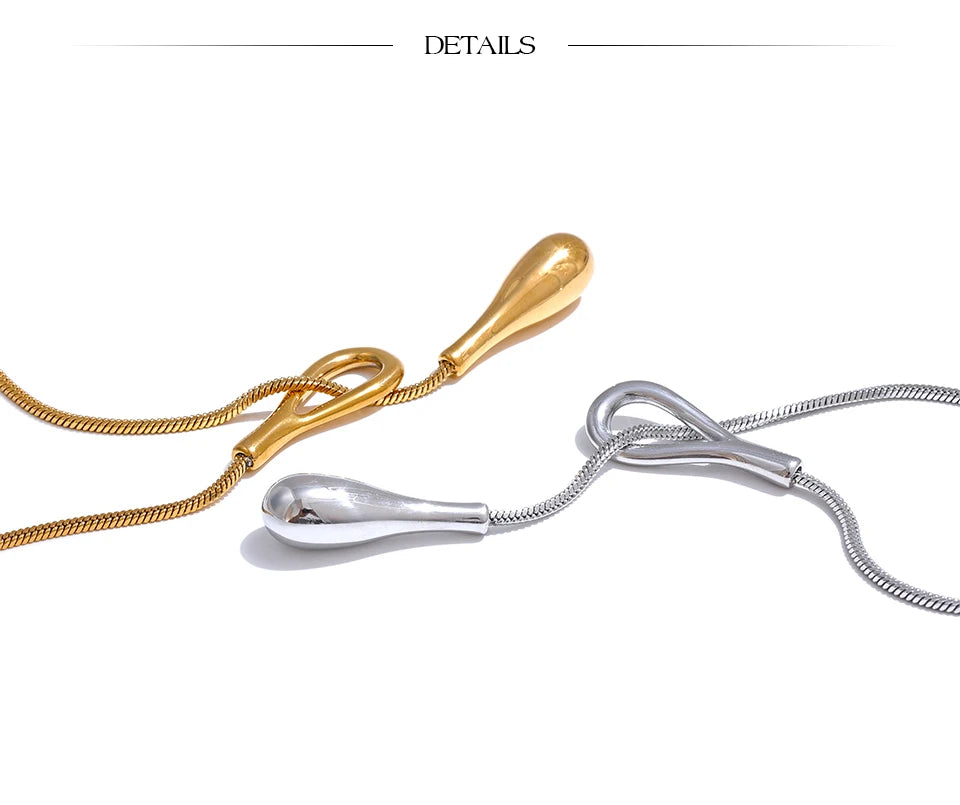 Geometric chain necklace in gold-plated 316L stainless steel.
