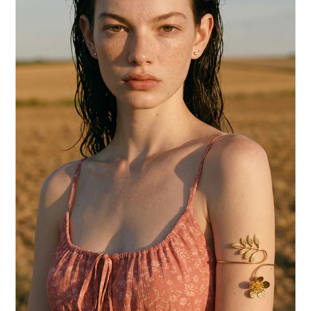 Flower Geometric Bracelet — Gold-Plated Stainless Steel · PS1394