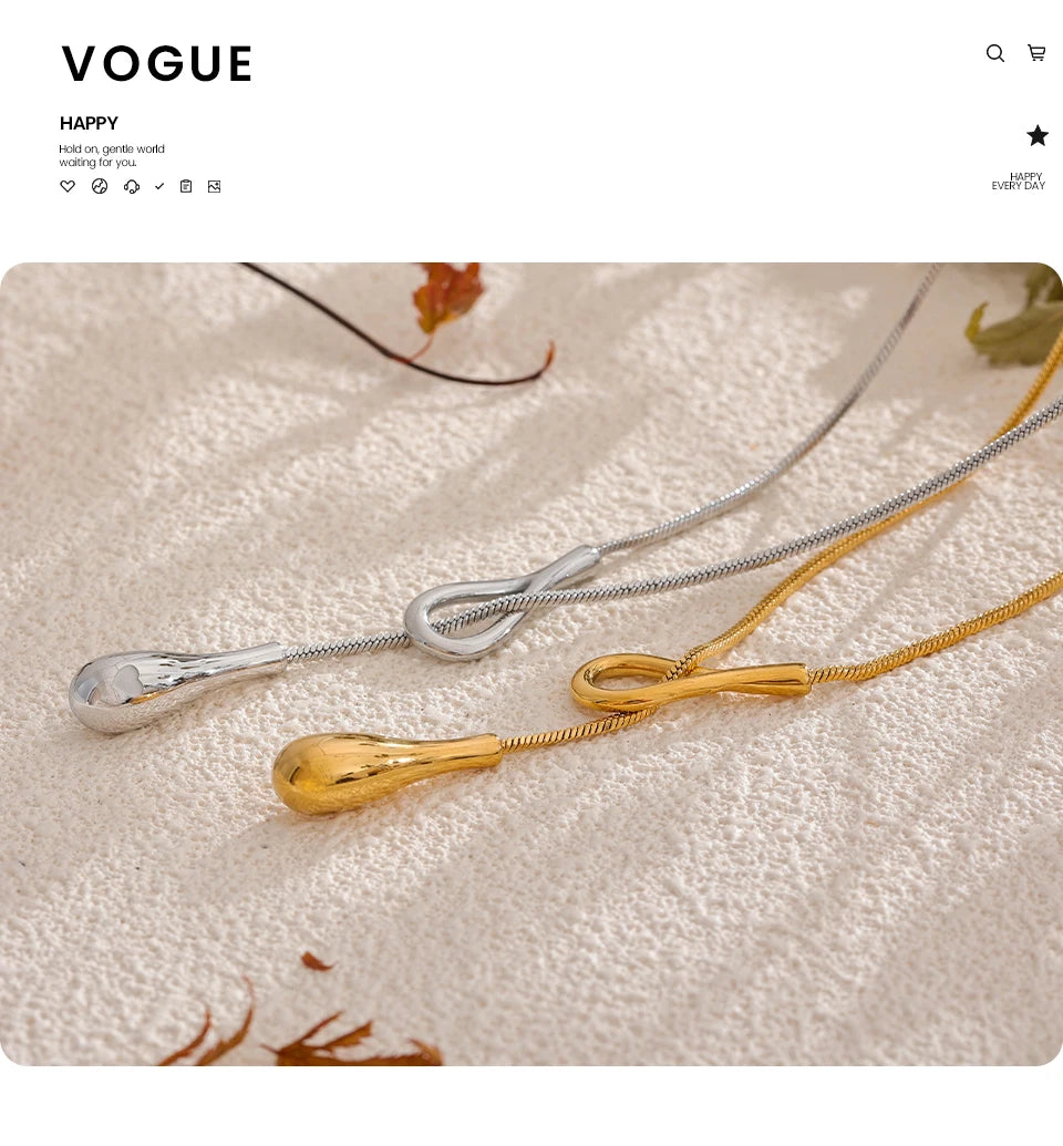 Geometric chain necklace in gold-plated 316L stainless steel.