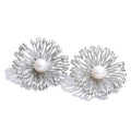 Pearl flower earrings in gold-plated stainless steel with pearl.