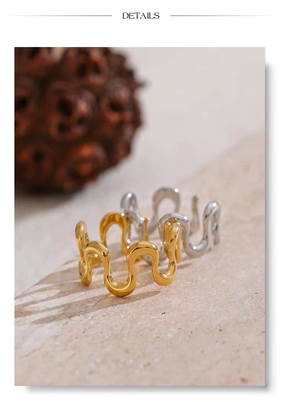 Minimalist geometric ring in gold-plated stainless steel.