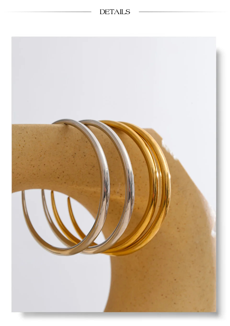 Geometric earrings in gold-plated stainless steel.
