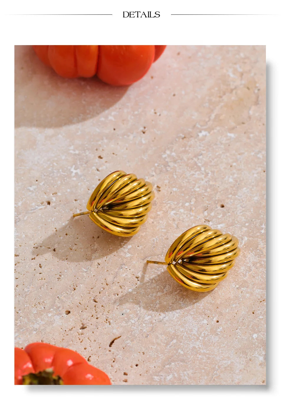 Geometric earrings in gold-plated stainless steel.