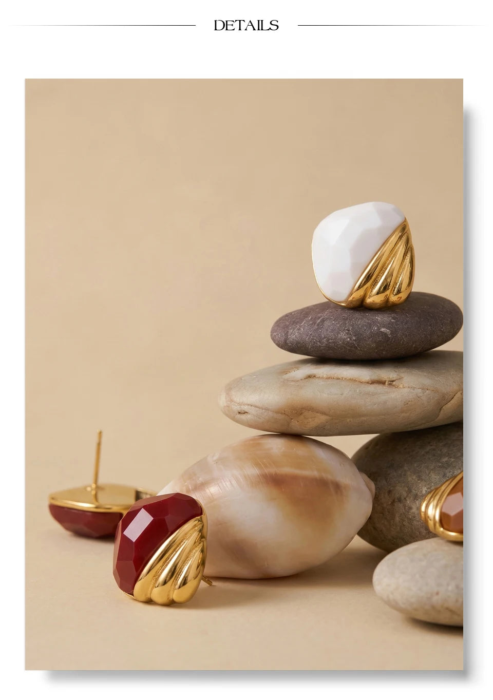 Resin acrylic geometric earrings in gold-plated stainless steel with resin and acrylic.