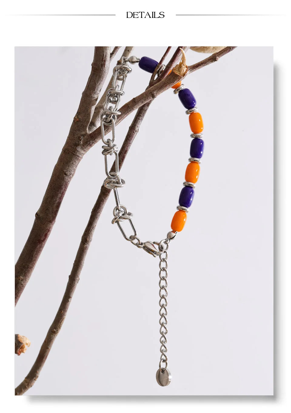 Resin geometric chain necklace in gold-plated stainless steel with resin.