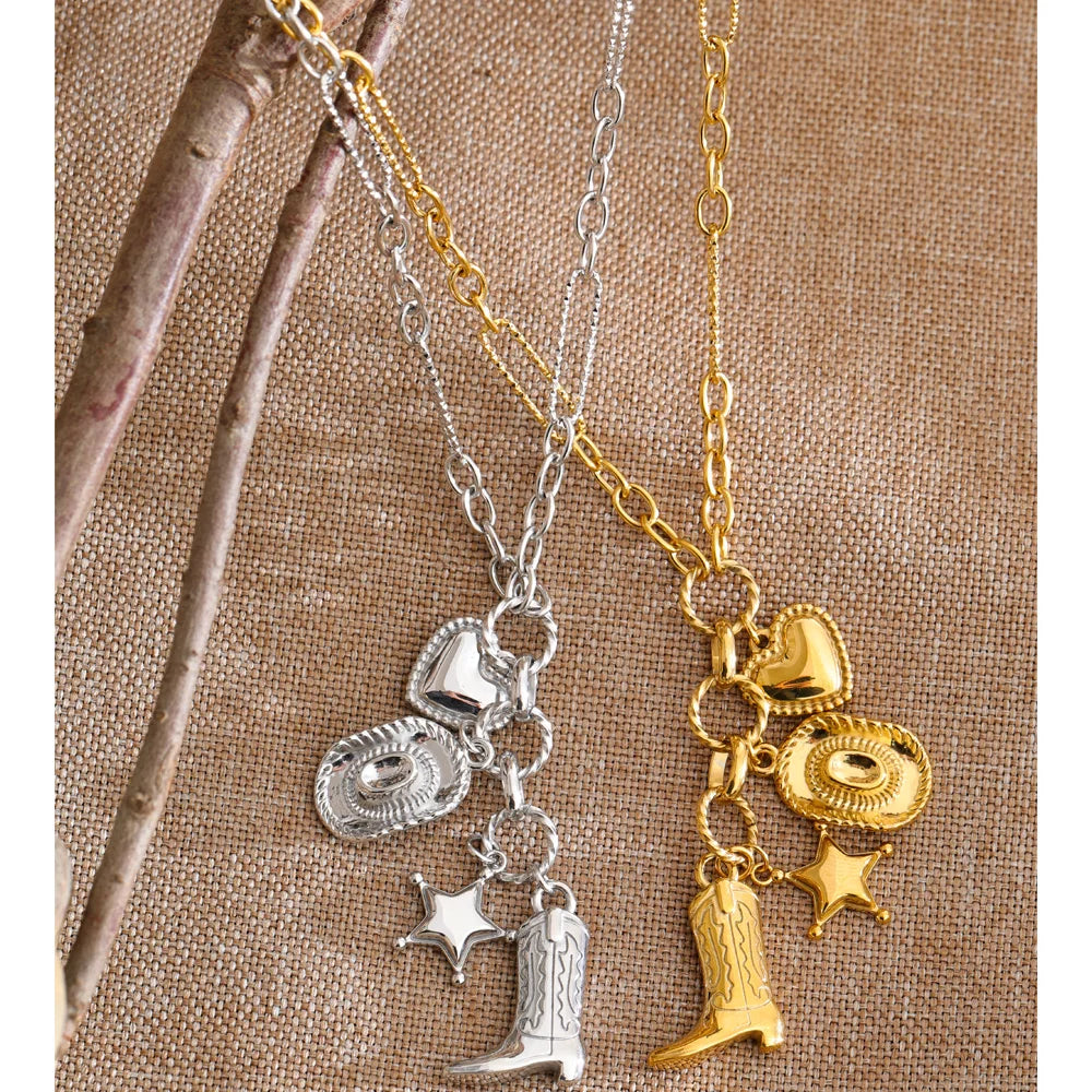 Heart star geometric necklace in gold-plated stainless steel.