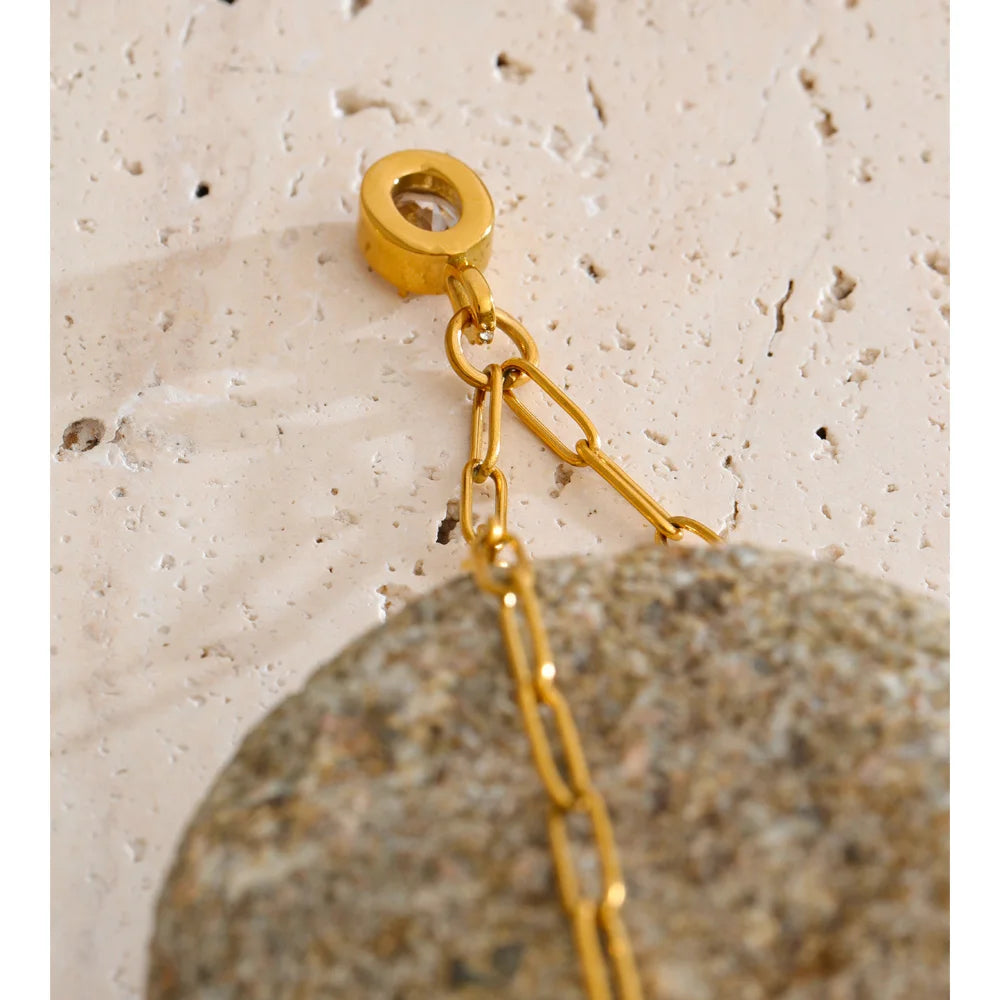 Cubic zirconia geometric necklace in gold-plated stainless steel with cubic zirconia.