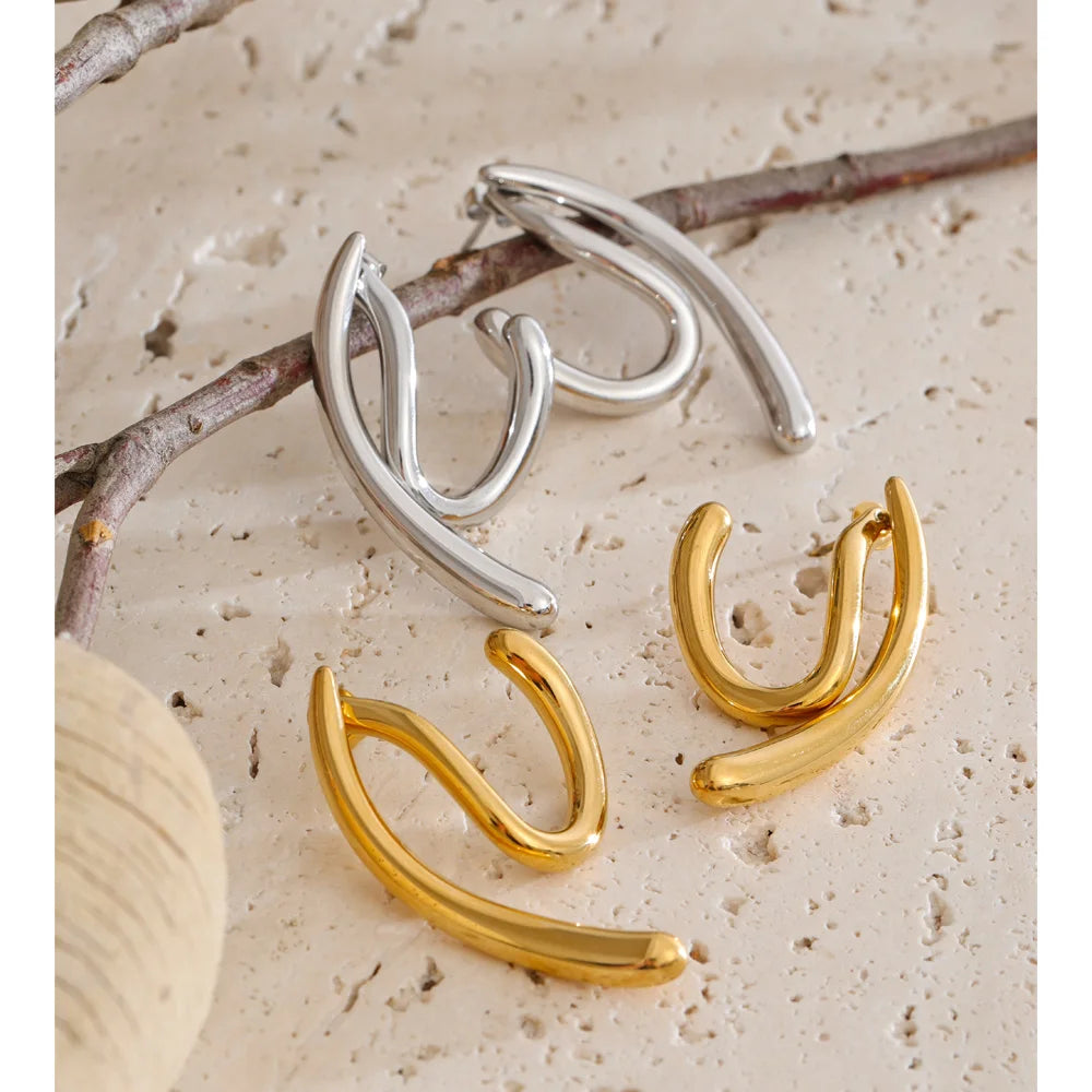 Geometric earrings in gold-plated stainless steel.