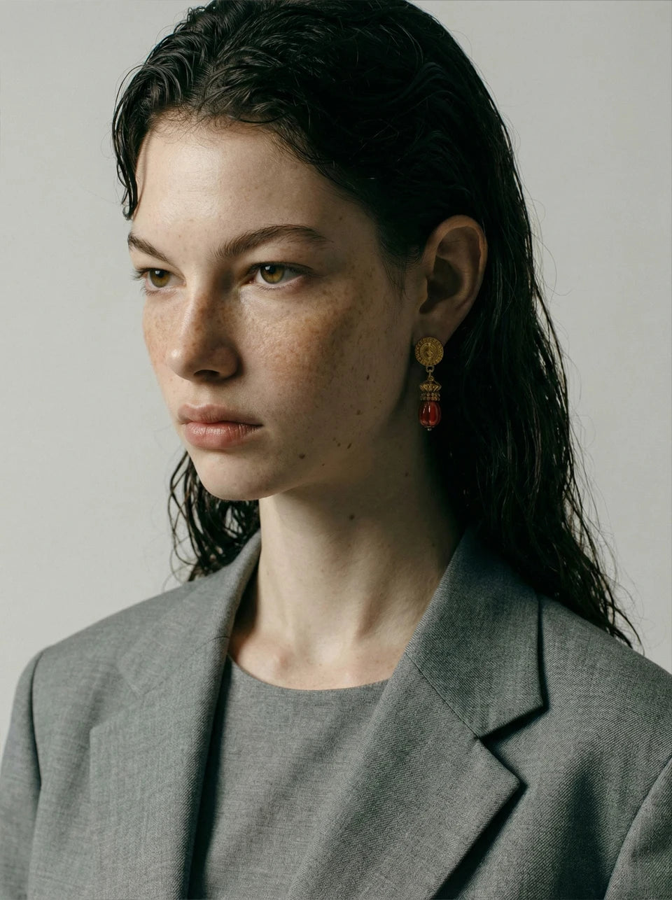 Geometric earrings in gold-plated stainless steel.