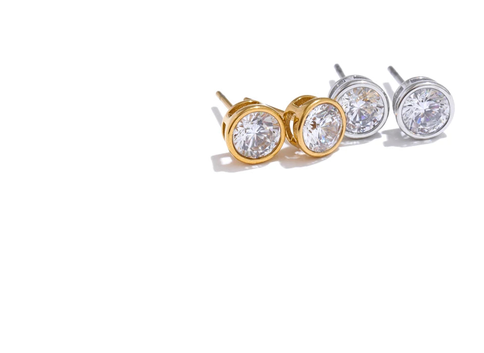 Cubic zirconia geometric earrings in gold-plated stainless steel with cubic zirconia.