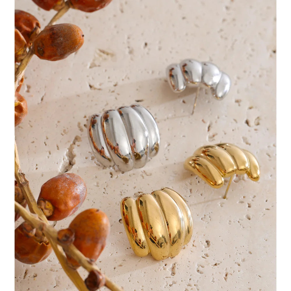 Geometric earrings in gold-plated stainless steel.