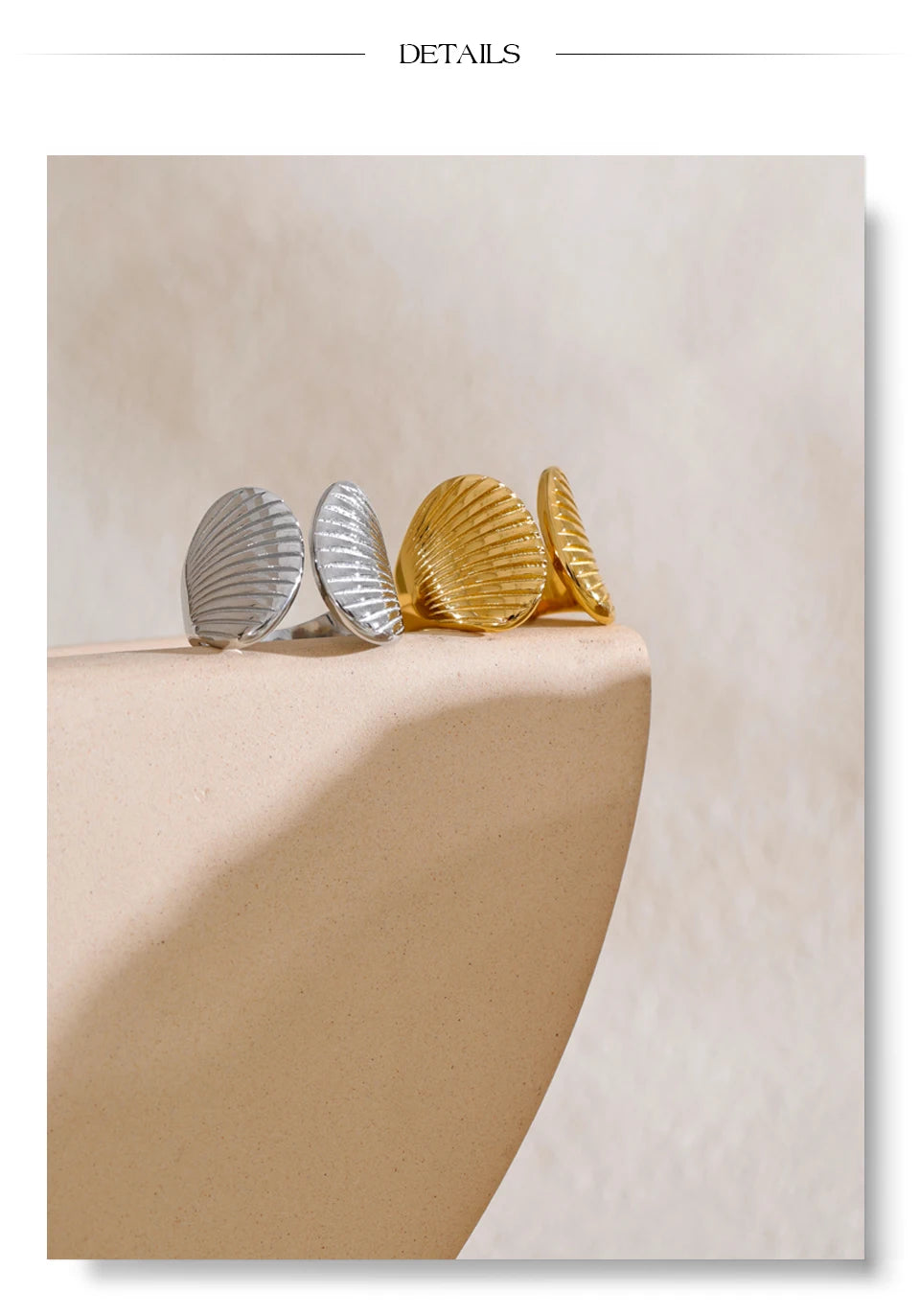 Shell geometric ring in gold-plated stainless steel with shell.