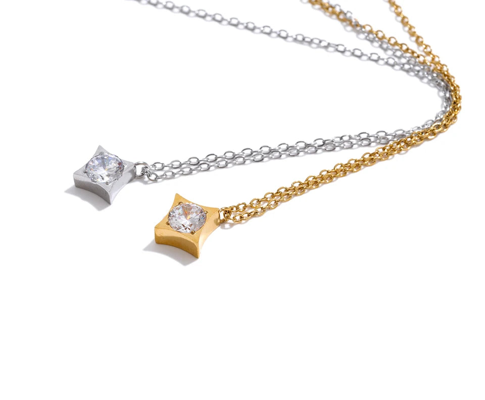 Cubic zirconia star necklace in gold-plated stainless steel with cubic zirconia.