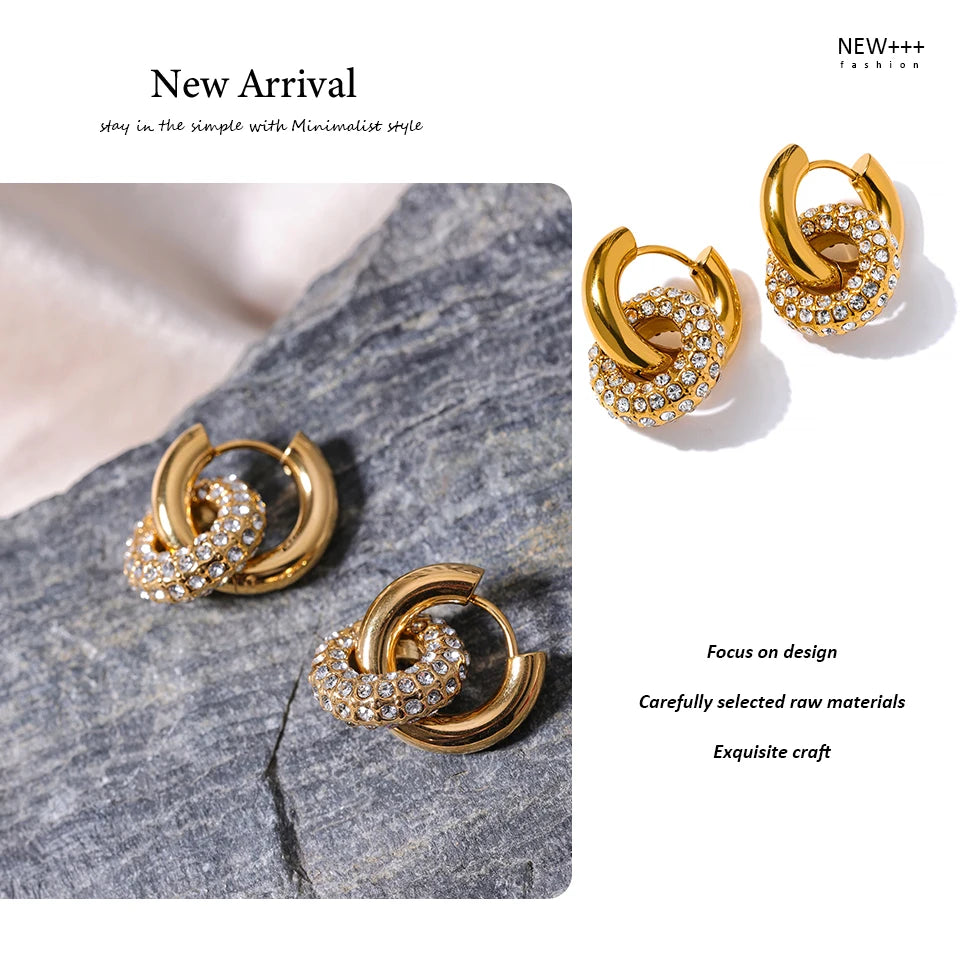 Cubic zirconia geometric earrings in 18K gold-plated stainless steel with cubic zirconia.