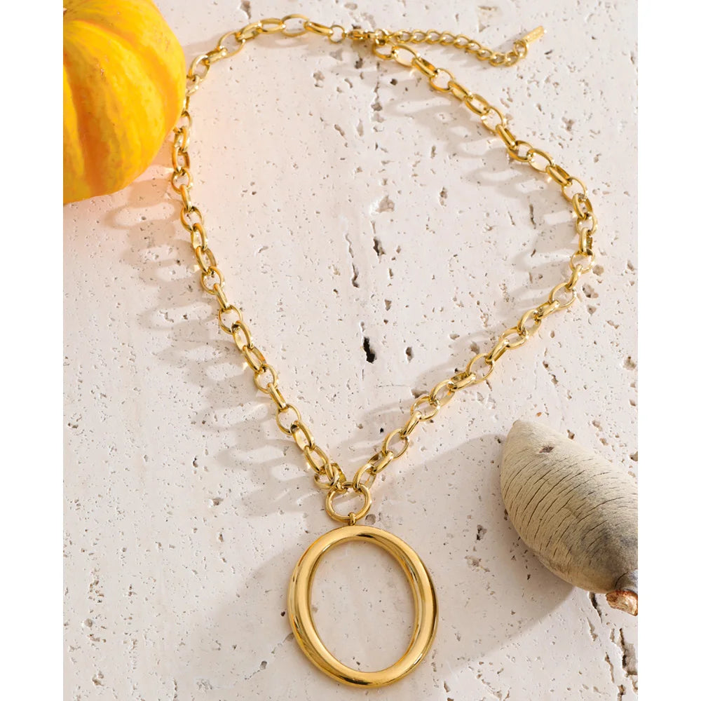 Geometric necklace in gold-plated stainless steel.