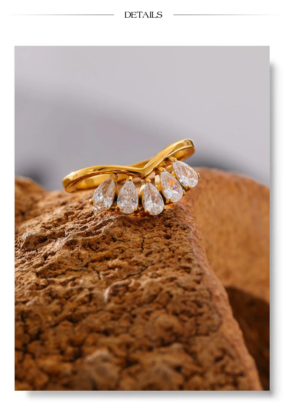 Cubic zirconia flower geometric ring in 18K gold-plated stainless steel with cubic zirconia.