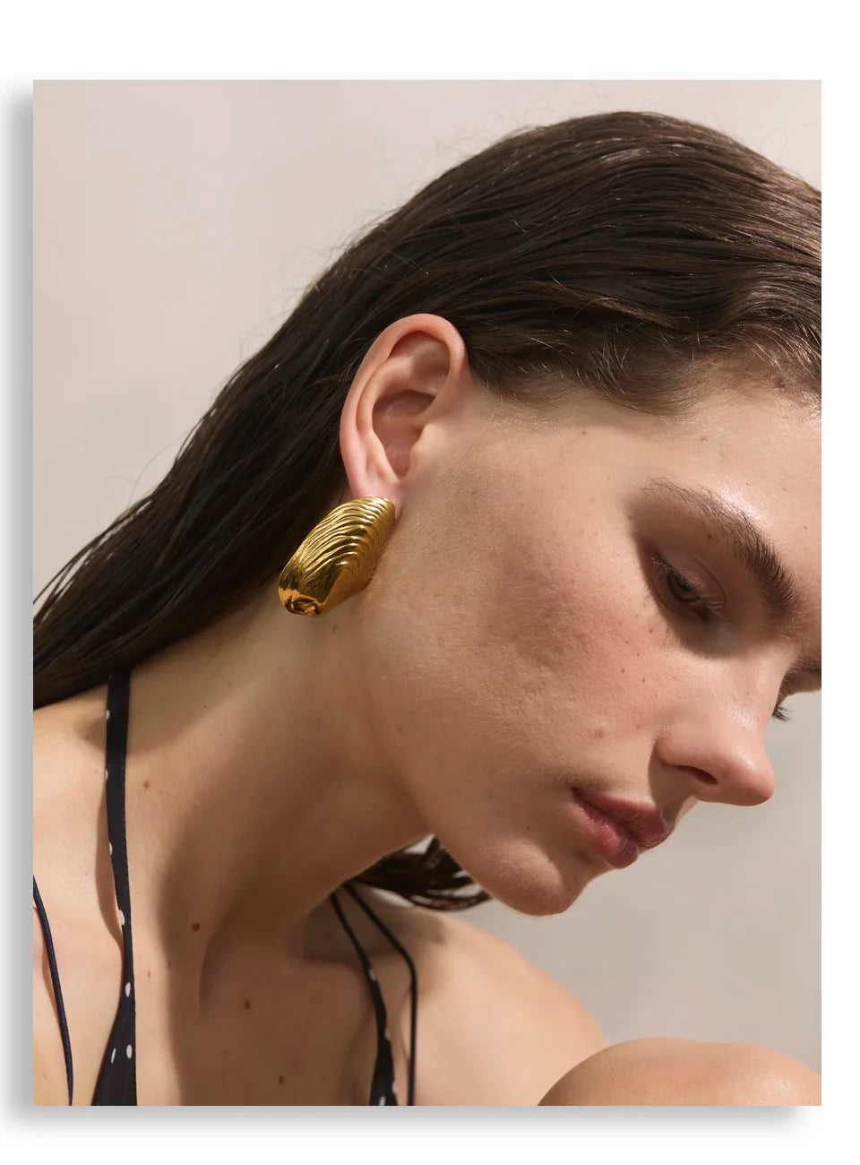 Geometric earrings in gold-plated stainless steel.