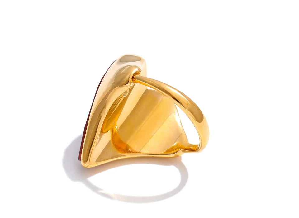 Red natural stone heart ring in 18K gold-plated stainless steel with natural stone.