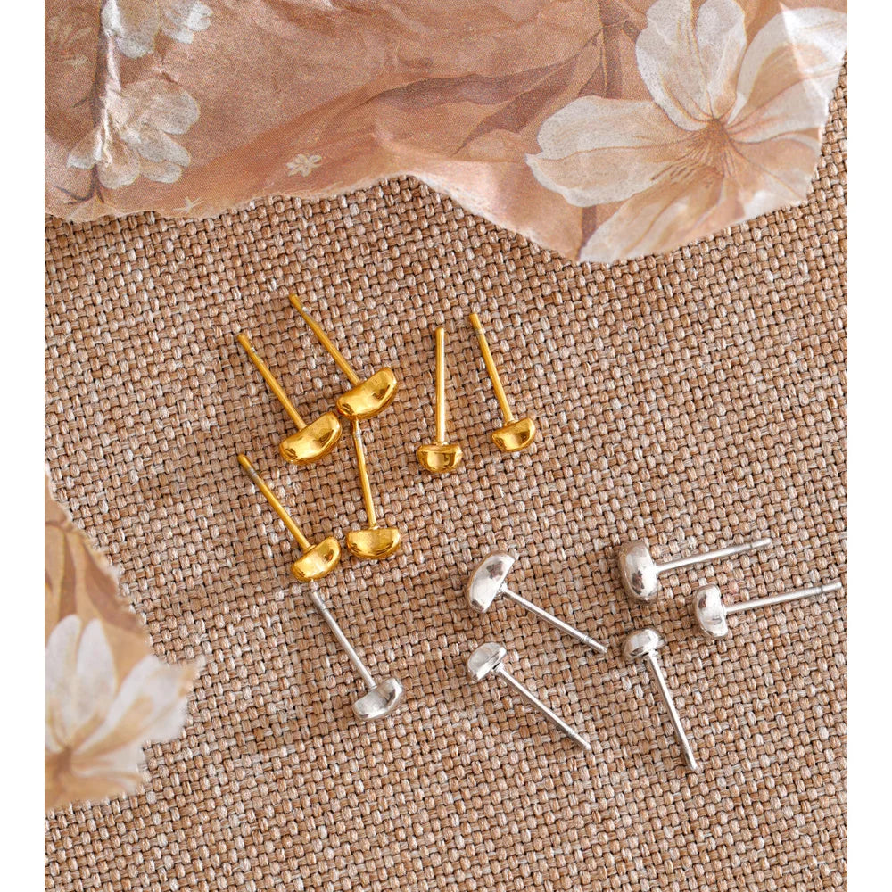 Heart earrings in gold-plated stainless steel.
