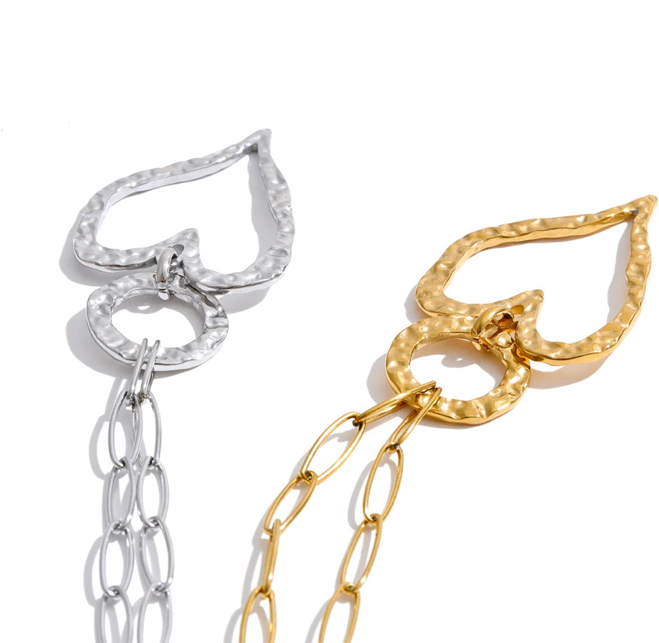 Heart necklace in gold-plated stainless steel.