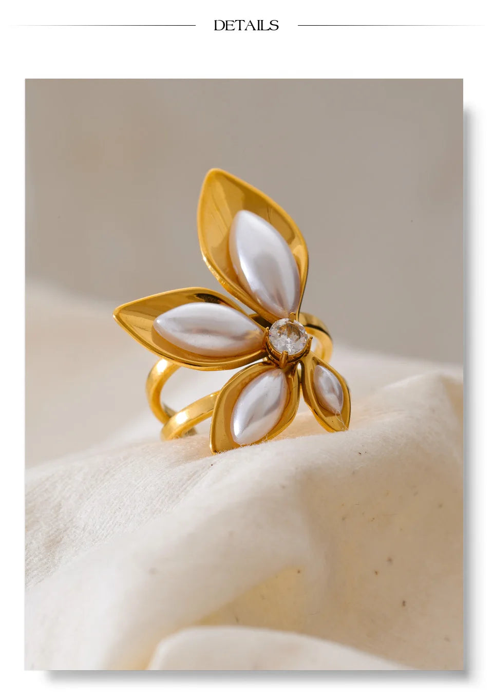 Pearl flower ring in 18K gold-plated stainless steel with pearl.