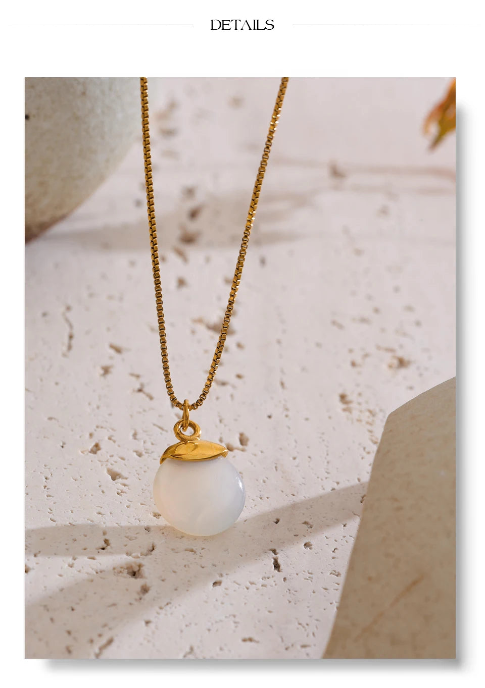 White natural stone geometric necklace in gold-plated stainless steel with natural stone.