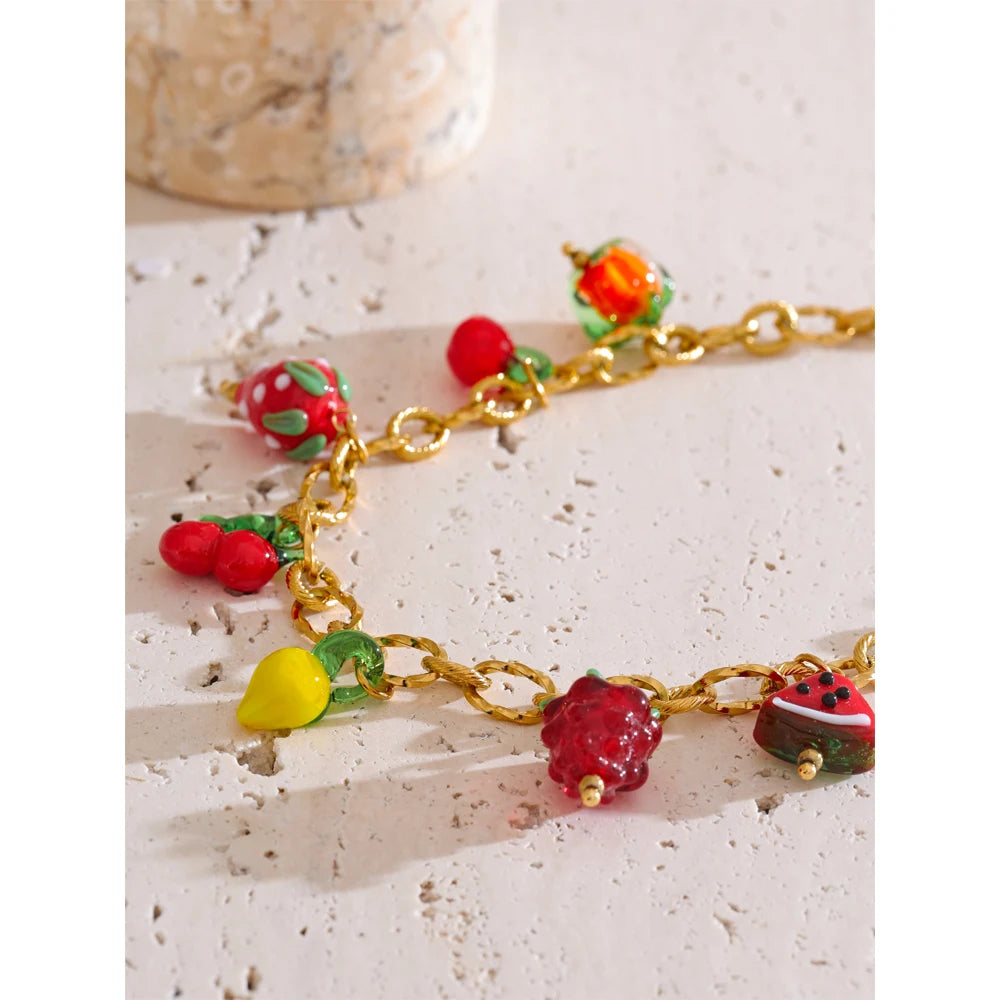 Geometric necklace in gold-plated stainless steel.