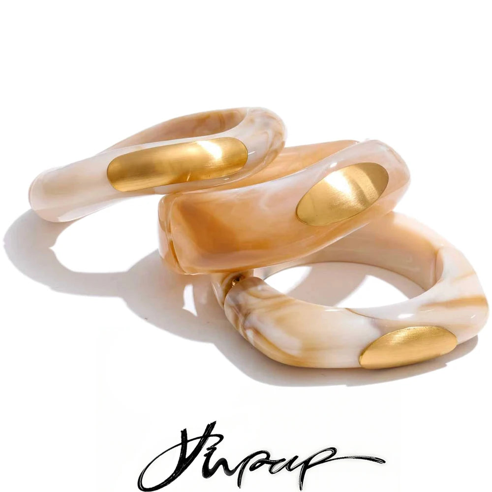 Gold-plated stainless steel bracelet with resin and acrylic details.