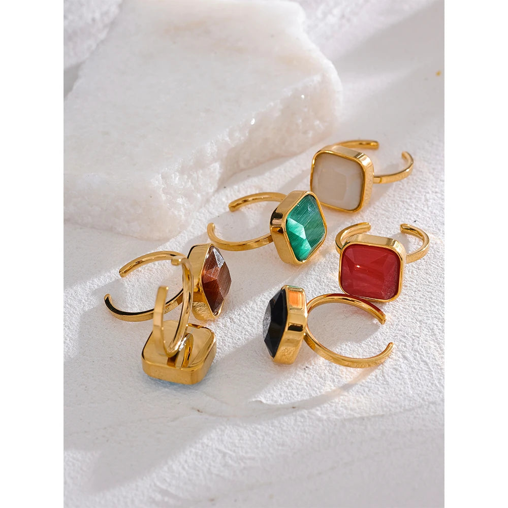 Natural stone multi-color geometric ring in 18K gold-plated stainless steel with natural stone.