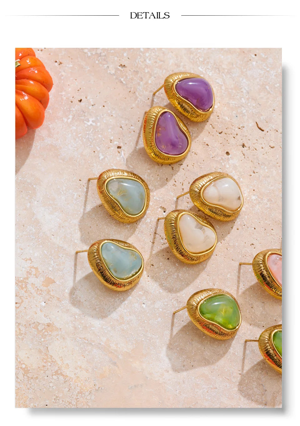 Resin acrylic heart earrings in gold-plated stainless steel with resin and acrylic.