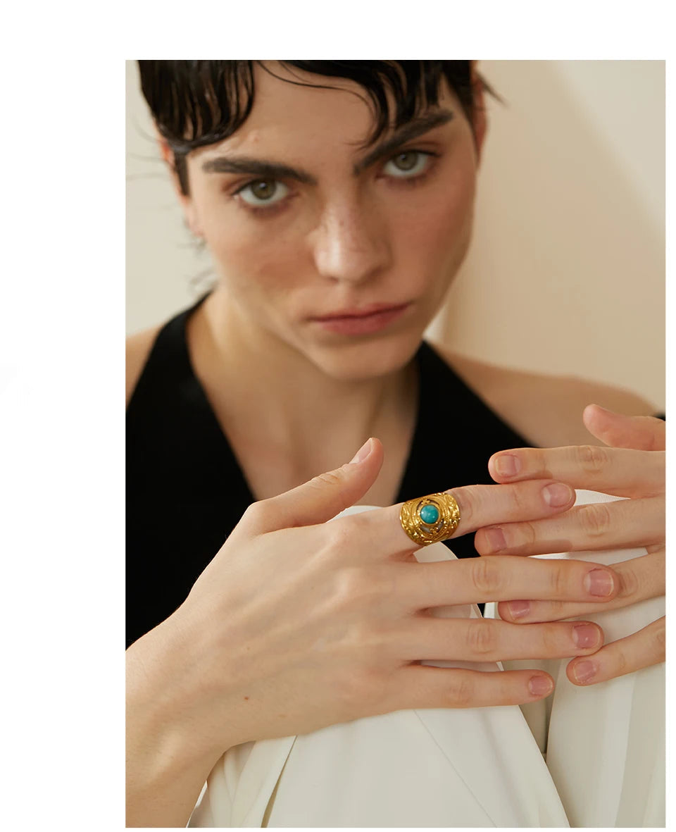 Red natural stone vintage ring in gold-plated stainless steel with natural stone.