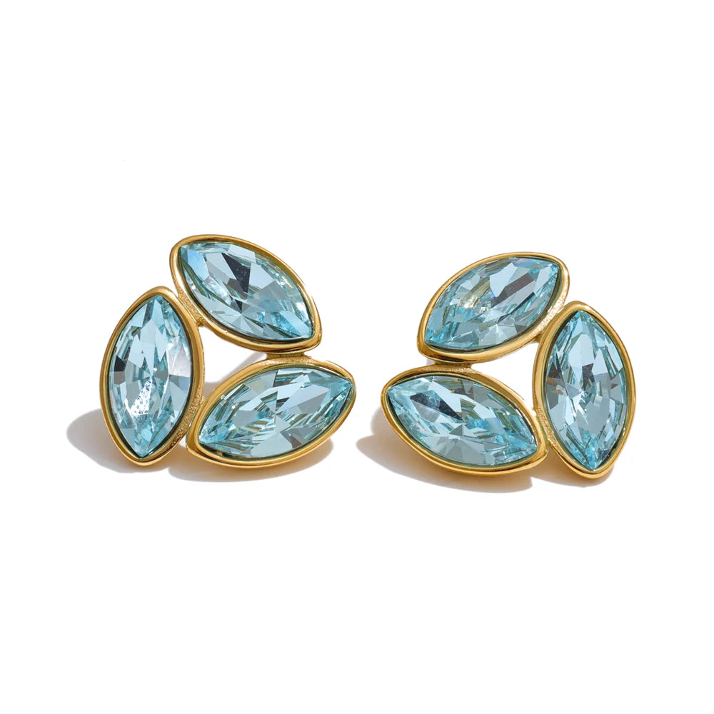 White crystal flower earrings in gold-plated stainless steel with crystal.