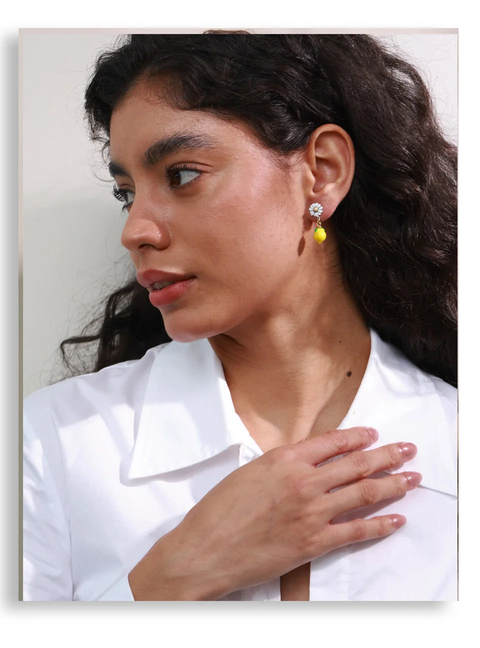 Cubic zirconia resin geometric earrings in gold-plated stainless steel with cubic zirconia and resin.
