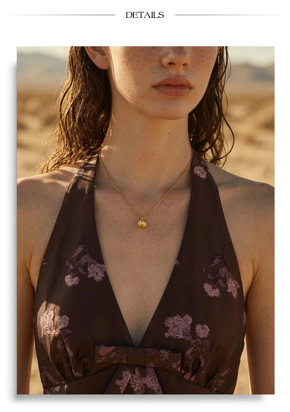 Geometric necklace in gold-plated stainless steel.