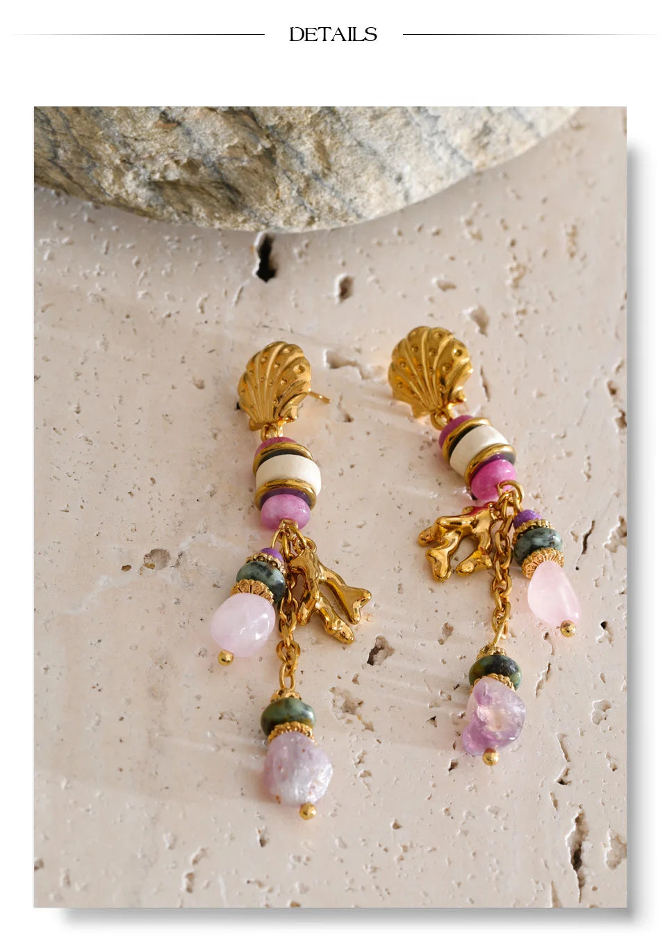 Natural stone geometric earrings in gold-plated stainless steel with natural stone.