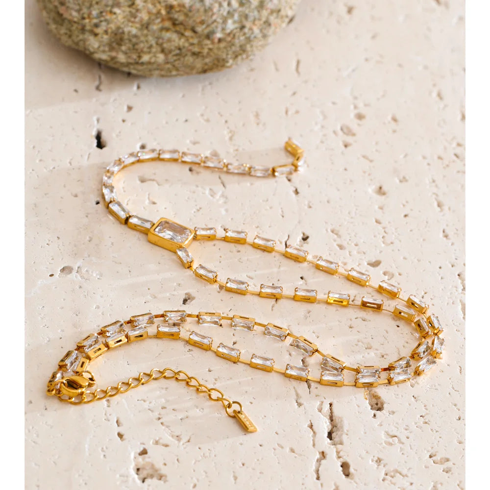 Cubic zirconia geometric chain necklace in gold-plated stainless steel with cubic zirconia.