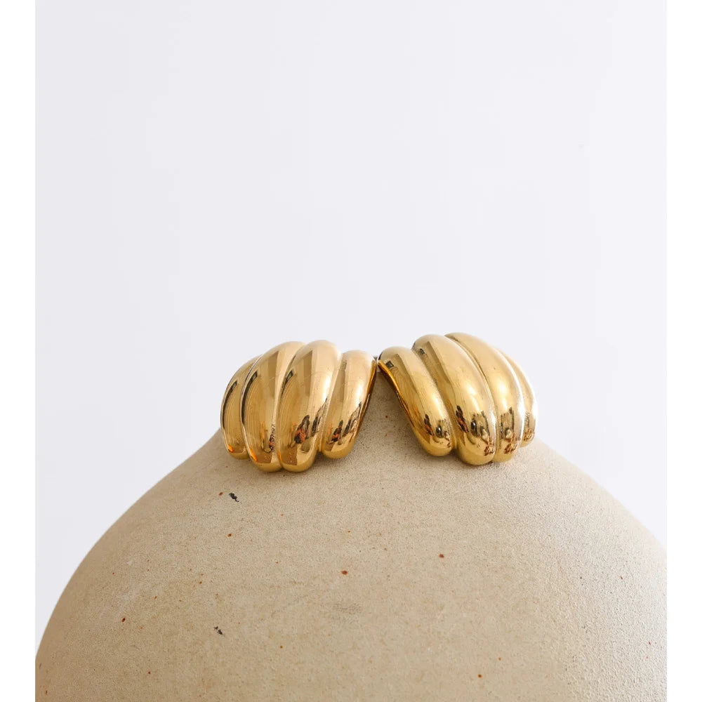 Geometric earrings in gold-plated stainless steel.