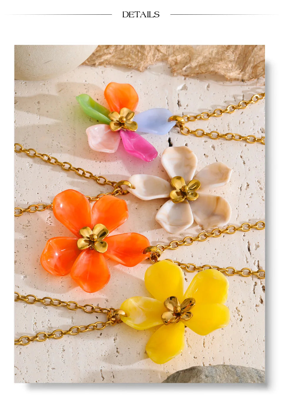 Resin acrylic flower necklace in gold-plated stainless steel with resin and acrylic.